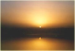 Sonnenuntergang ber dem spiegelglatten Toten Meer